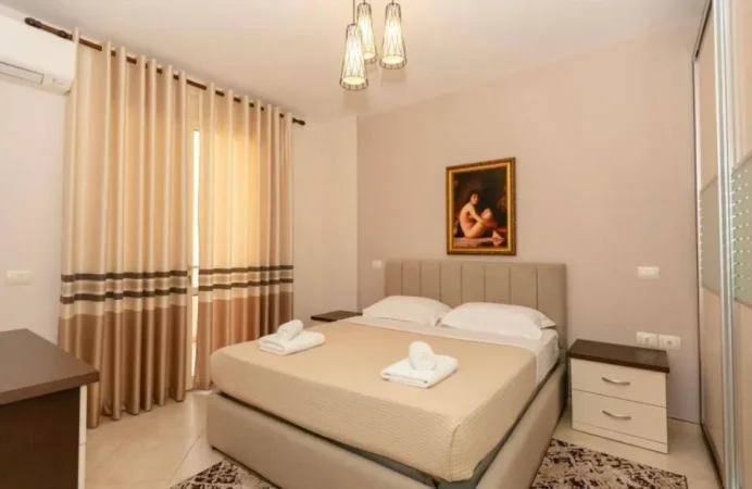 Vlore, jepet me qera apartament 2+1+Ballkon Kati 5, 104 m² 800 € (Lungomare)