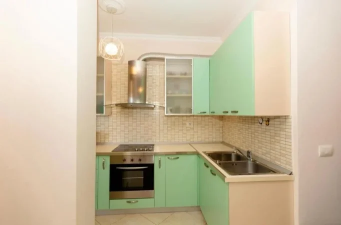 Vlore, jepet me qera apartament 2+1+Ballkon Kati 5, 104 m² 800 € (Lungomare)