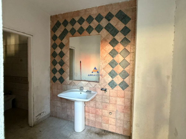 Tirane, jepet me qera ambjent biznesi Kati 2, 3.000 m² 13.000 € (Autostrada Tirane-Durres)