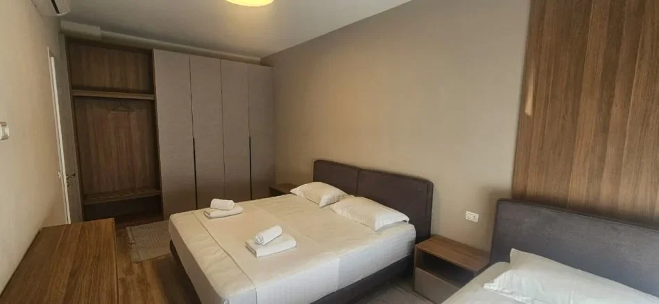 Vlore, jepet me qera apartament 1+1+Ballkon Kati 3, 57 m² 600 € (Lungomare)