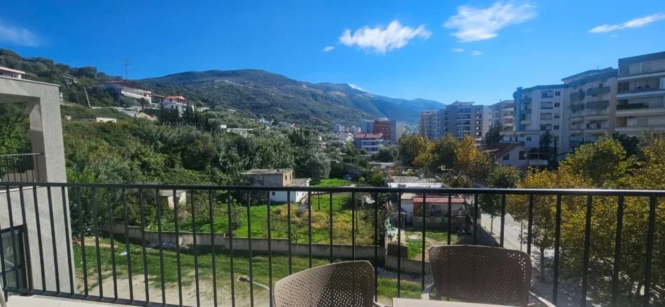 Vlore, jepet me qera apartament 1+1+Ballkon Kati 3, 57 m² 600 € (Lungomare)