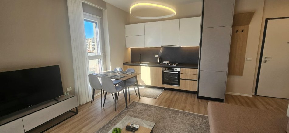 Vlore, jepet me qera apartament 1+1+Ballkon Kati 3, 57 m² 600 € (Lungomare)