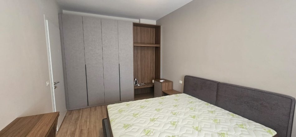 Vlore, jepet me qera apartament 1+1+Ballkon Kati 3, 57 m² 600 € (Lungomare)
