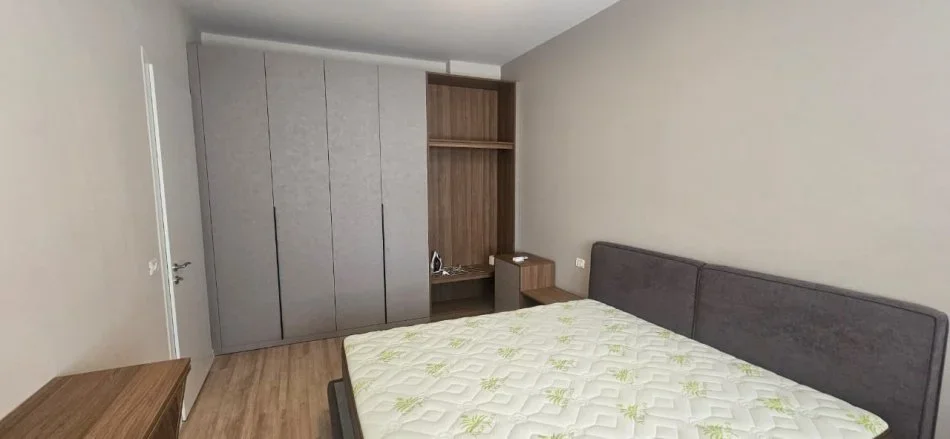 Vlore, jepet me qera apartament 1+1+Ballkon Kati 3, 57 m² 600 € (Lungomare)