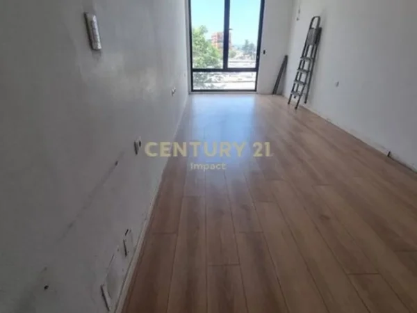 Tirane, jepet me qera garsonier 1+1 Kati 1, 19 m² 300 € 