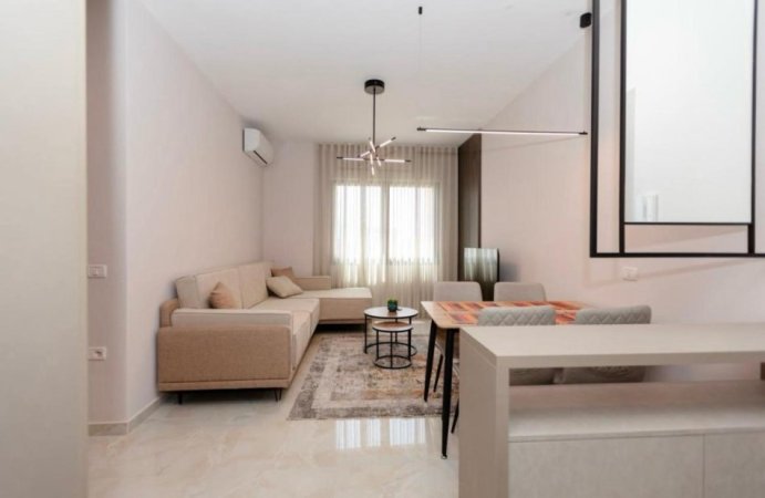 Vlore, jepet me qera apartament 2+1+Ballkon , 73 m² 500 € (Shkolla Muzikes)