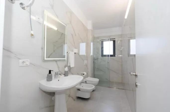 Vlore, jepet me qera apartament 2+1+Ballkon , 73 m² 500 € (Shkolla Muzikes)