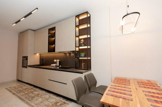 Vlore, jepet me qera apartament 2+1+Ballkon , 82 m² 550 € (Shkolla Muzikes)