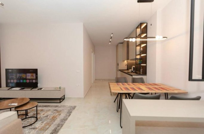 Vlore, jepet me qera apartament 2+1+Ballkon , 82 m² 550 € (Shkolla Muzikes)