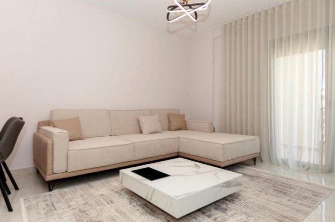 Vlore, jepet me qera apartament 2+1+Ballkon , 82 m² 550 € (Shkolla Muzikes)