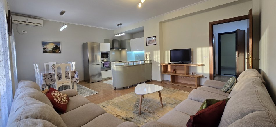 Tirane, jepet me qera apartament 2+1+Ballkon Kati 7, 115 m² 750 € (Tek Sheshi i Pazarit te Ri, Tiranë)