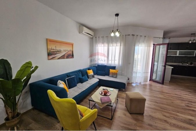 Tirane, jepet me qera apartament 2+1 Kati 2, 600 € (Elenora)