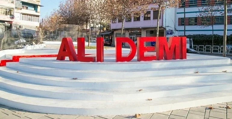 Tirane, shitet apartament 1+1 Kati 3, 54 m² 103.000 € (Ali Demi)