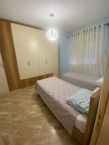Vlore, jepet me qera apartament 2+1+Ballkon Kati 6, 100 m² 400 € (lungomare)