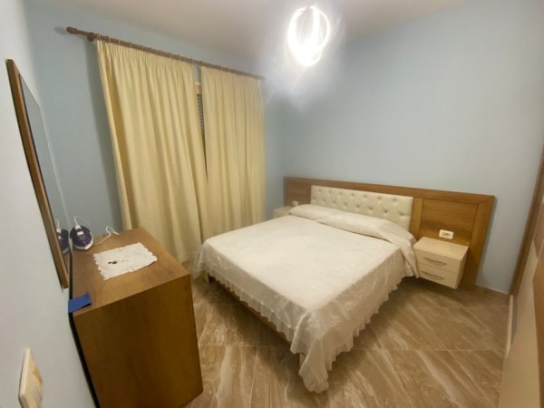 Vlore, jepet me qera apartament 2+1+Ballkon Kati 6, 100 m² 400 € (lungomare)