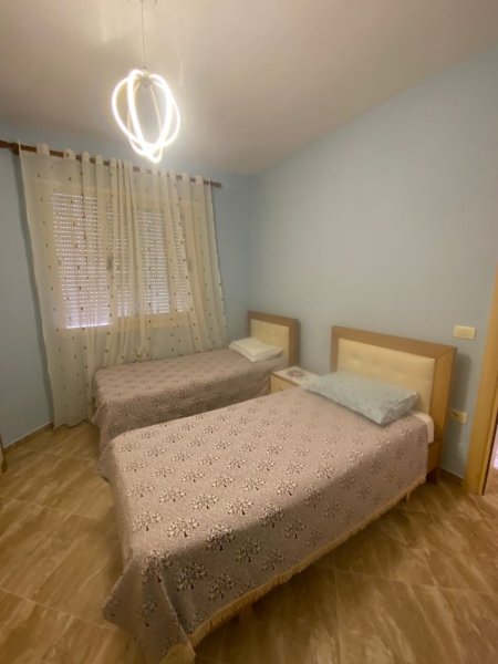 Vlore, jepet me qera apartament 2+1+Ballkon Kati 6, 100 m² 400 € (lungomare)