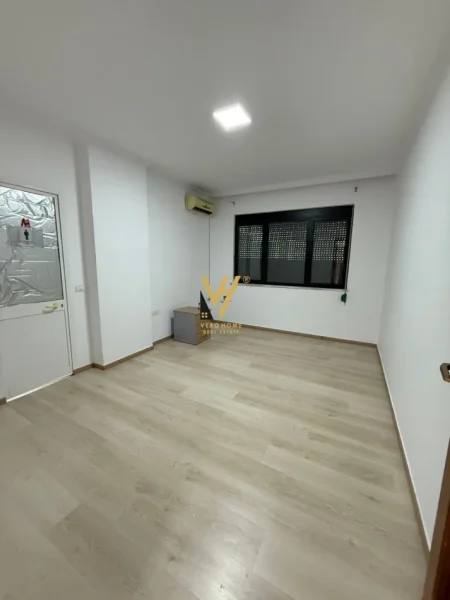 Tirane, jepet me qera ambjent biznesi Kati 4, 164 m² 1.400 € (SHESHI WILLSON)