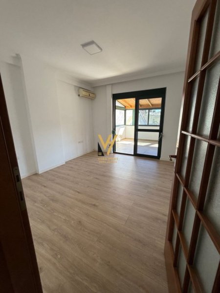 Tirane, jepet me qera ambjent biznesi Kati 4, 164 m² 1.400 € (SHESHI WILLSON)