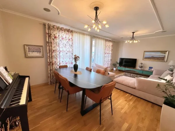 Tirane, shitet apartament 3+1 , 165 m² 239.000 € (prane Concord Center)
