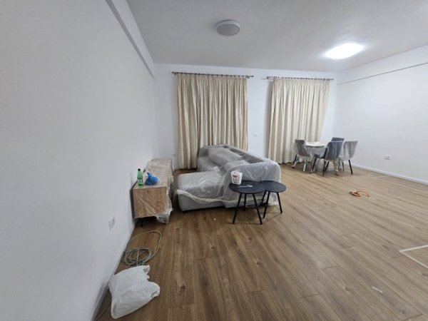 Tirane, jepet me qera apartament 2+1 , 95 m² 500 € (Kompleksi OXA)