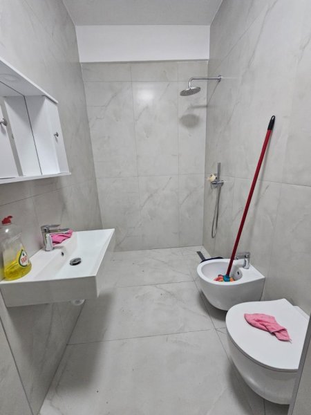 Tirane, jepet me qera apartament 2+1 , 95 m² 500 € (Kompleksi OXA)