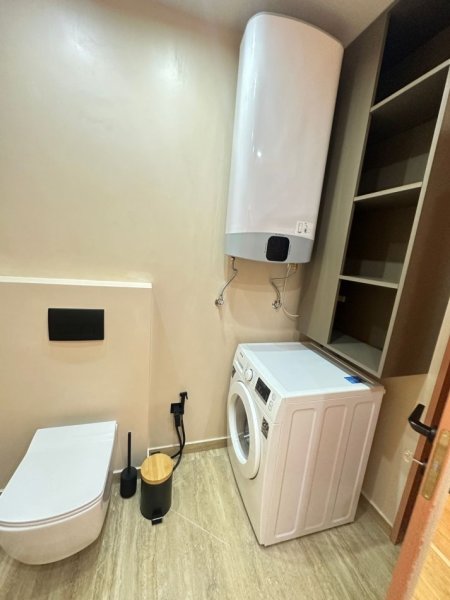 Tirane, jepet me qera apartament 1+1+Ballkon Kati 12, 76 m² 1.000 € 