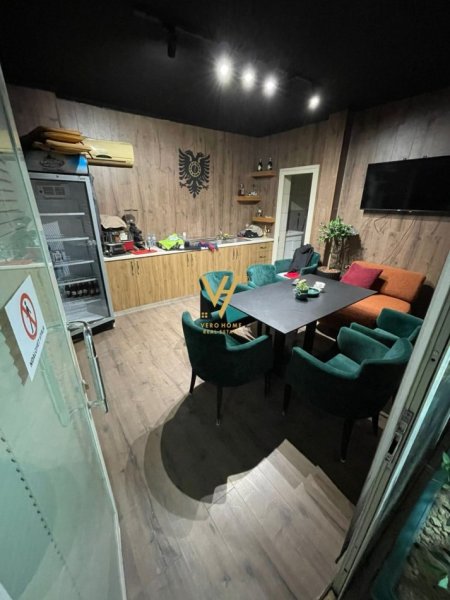 Tirane, jepet me qera dyqan Kati 0, 35 m² 500 € (LIQENI I THATE)