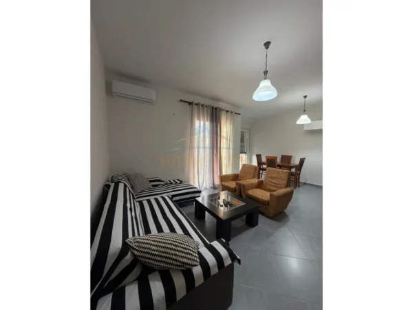 Tirane, jepet me qera apartament 1+1+Ballkon Kati 4, 115 m² 600 € 