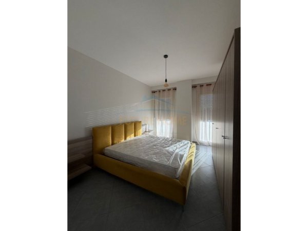 Tirane, jepet me qera apartament 1+1+Ballkon Kati 4, 115 m² 600 € 