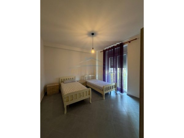 Tirane, jepet me qera apartament 1+1+Ballkon Kati 4, 115 m² 600 € 