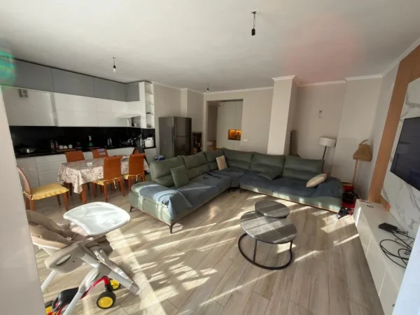 Tirane, shitet apartament 3+1 Kati 4, 132 m² 248.000 € 