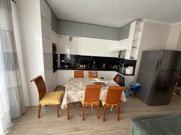 Tirane, shitet apartament 3+1 Kati 4, 132 m² 248.000 € 