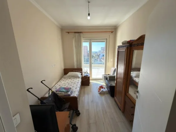 Tirane, shitet apartament 3+1 Kati 4, 132 m² 248.000 € 