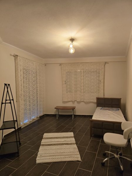 Tirane, jepet me qera apartament 2+1 Kati 5, 500 € 