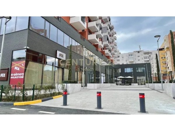 Tirane, jepet me qera ambjent biznesi Kati 0, 66 m² 2.200 € (Delijorgj)