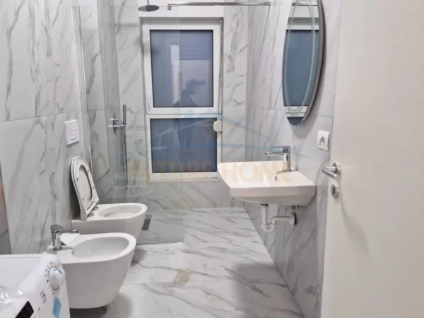 Tirane, jepet me qera apartament 1+1 Kati 3, 53 m² 450 € (kompleksi kaimi)