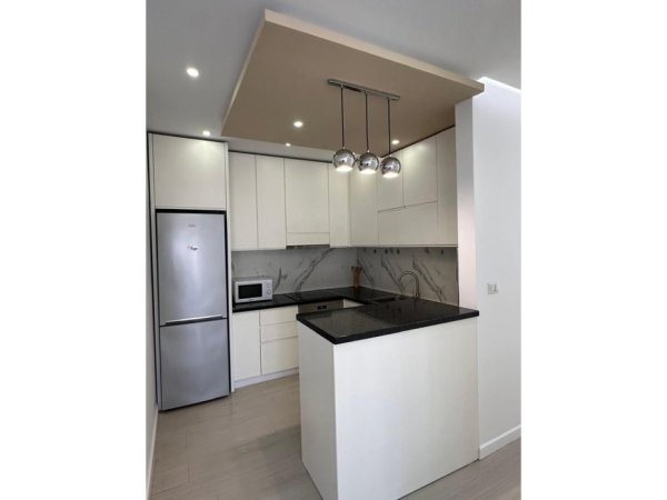 Tirane, jepet me qera apartament 2+1+Aneks+Ballkon Kati 5, 113 m² 600 € (Astir)