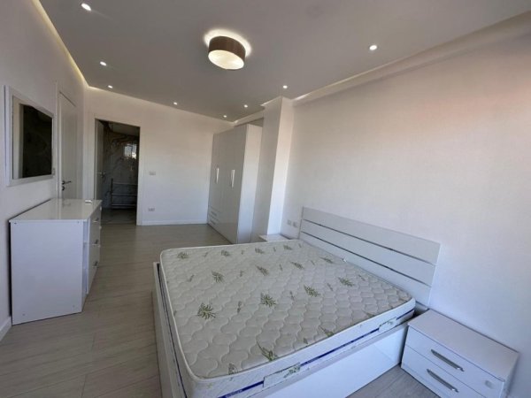 Tirane, jepet me qera apartament 2+1+Aneks+Ballkon Kati 5, 113 m² 600 € (Astir)