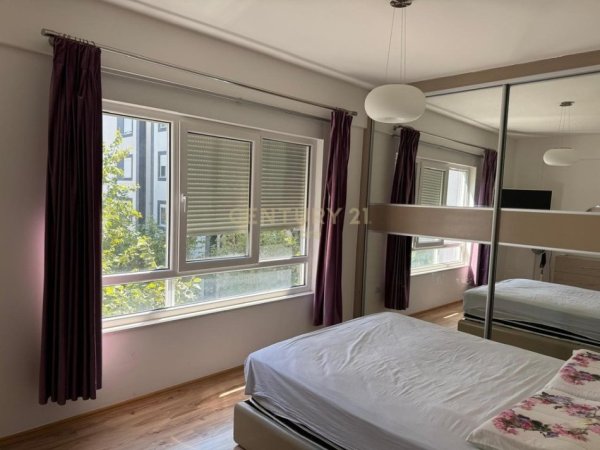 Tirane, jepet me qera apartament 2+1+Aneks+Ballkon Kati 2, 103 m² 750 € (Liqeni i thate)