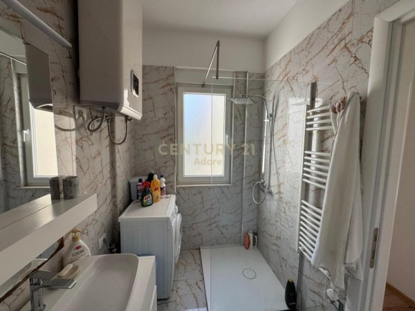 Tirane, jepet me qera apartament 2+1+Aneks+Ballkon Kati 2, 103 m² 750 € (Liqeni i thate)