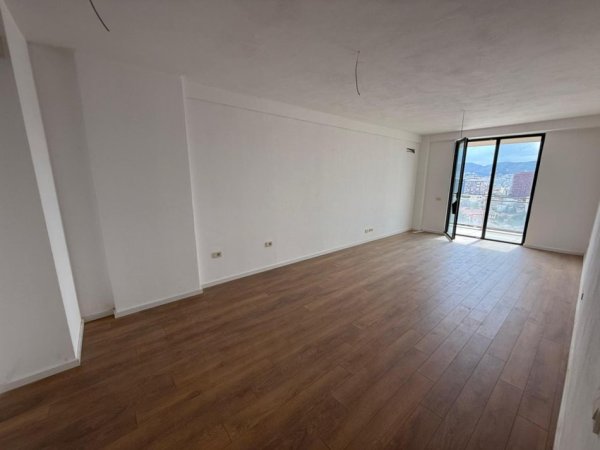 Tirane, shitet apartament 3+1 , 152 m² 380.000 € 