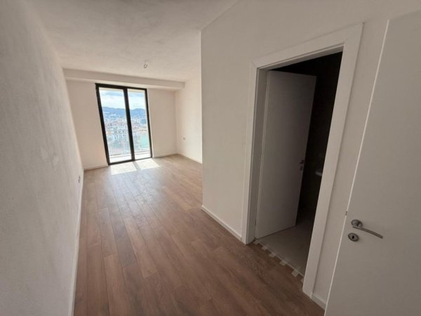 Tirane, shitet apartament 3+1 , 152 m² 380.000 € 