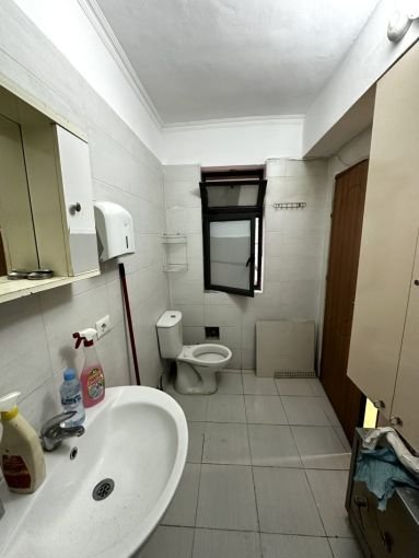 Tirane, jepet me qera ambjent biznesi Kati 0, 40 m² 500 € (Prane Shkolles e Baletit)