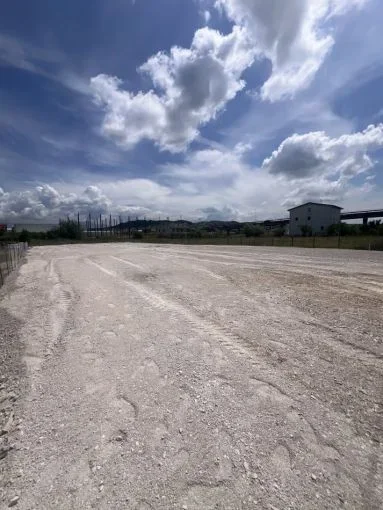 Tirane, jepet me qera toke , 2.000 m² (vore)