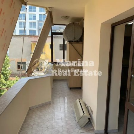 Tirane, jepet me qera apartament 2+1+Ballkon Kati 3, 75 m² 500 € (Rruga e Dibres)