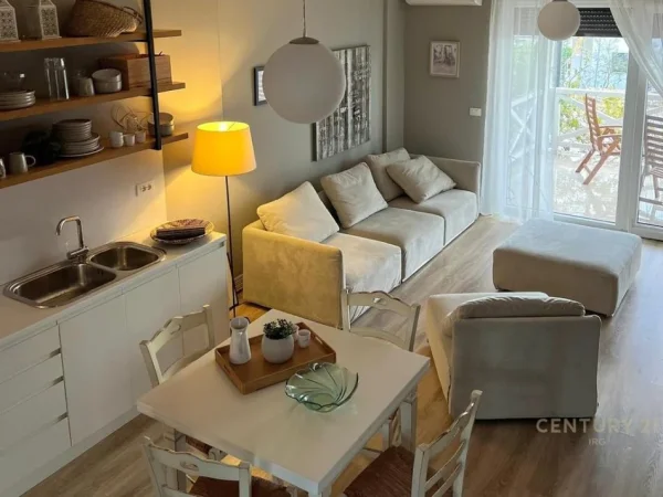 Dhermi - Palase, shitet Vile 1 Katshe Kati 1, 246 m² 650.000 € (Rezidenca “White Rock”)