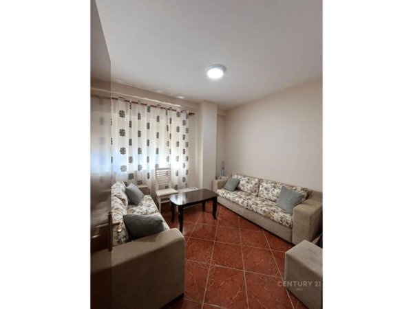 Tirane, jepet me qera apartament 2+1 Kati 2, 80 m² 550 € (Xhamllik)