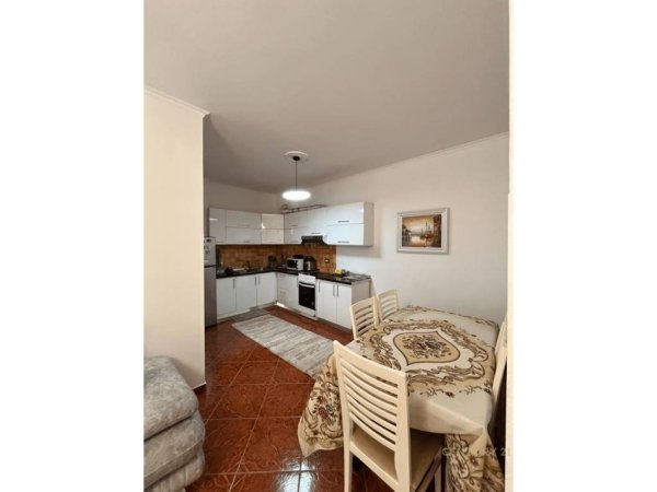 Tirane, jepet me qera apartament 2+1 Kati 2, 80 m² 550 € (Xhamllik)