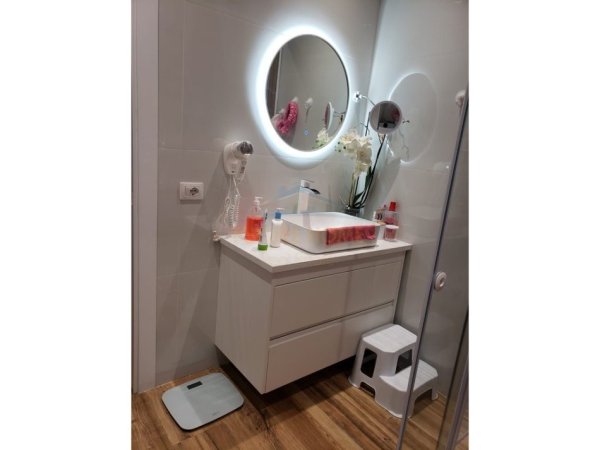 Tirane, shitet apartament Kati 1, 119 m² 250.000 € (UNAZA E RE)