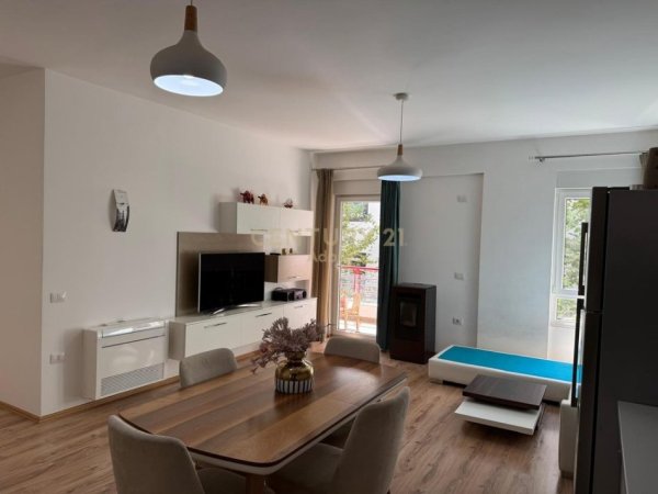 Tirane, jepet me qera apartament 2+1 Kati 2, 103 m² 750 € (Liqeni i Thate)